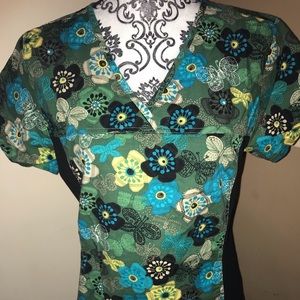 Cherokee scrub top